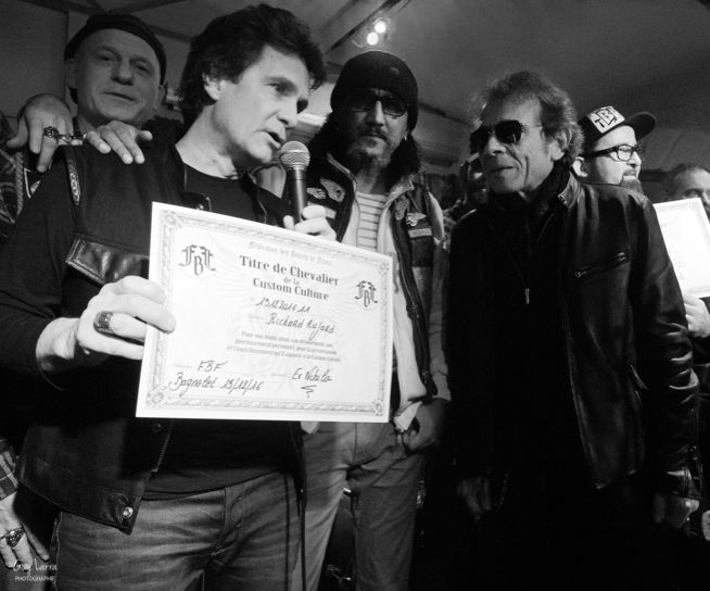 Remise d'un titre de Chevalier