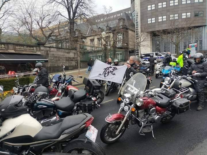 Drapeaux FBF en manifestation