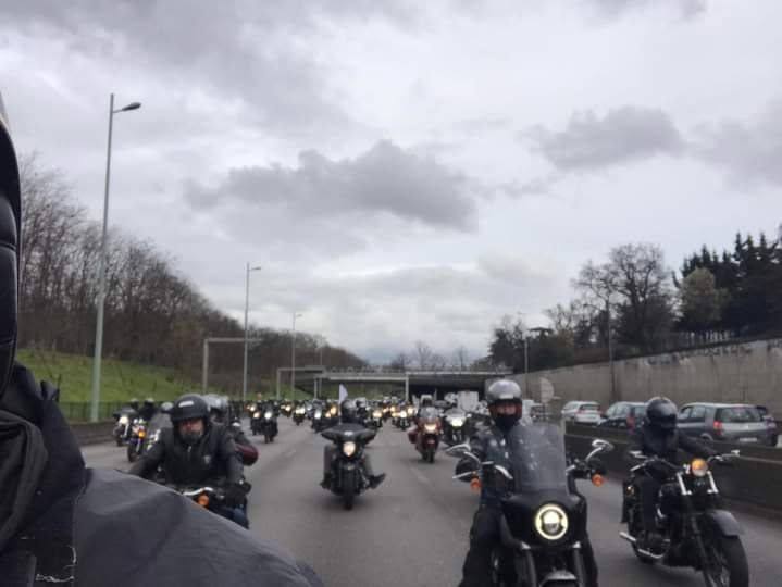 Motards en cortège